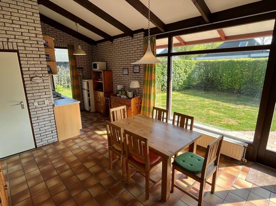 Knusse Bungalow Op Groen Park! Ouddorp Zewnętrze zdjęcie
