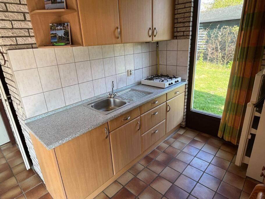 Knusse Bungalow Op Groen Park! Ouddorp Zewnętrze zdjęcie