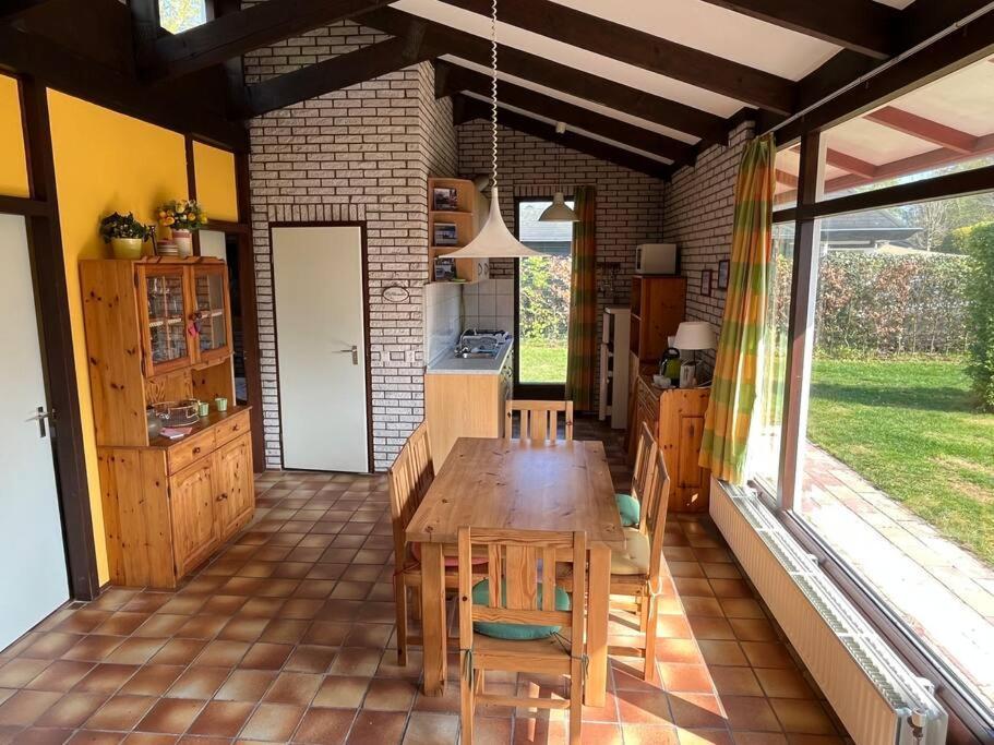 Knusse Bungalow Op Groen Park! Ouddorp Zewnętrze zdjęcie